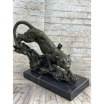Sculpture tigre en bronze sur une base de marbre signée Bugatti