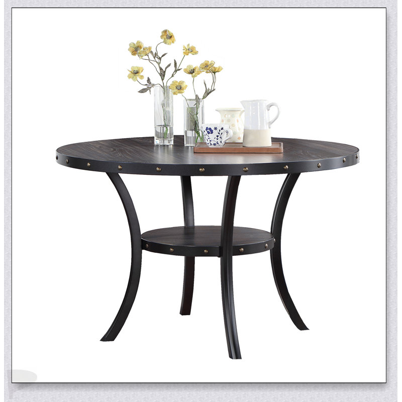 Table de salle à manger ronde en bois naturel avec garniture cloutée et tablette de rangement intégrée pour les maisons modernes