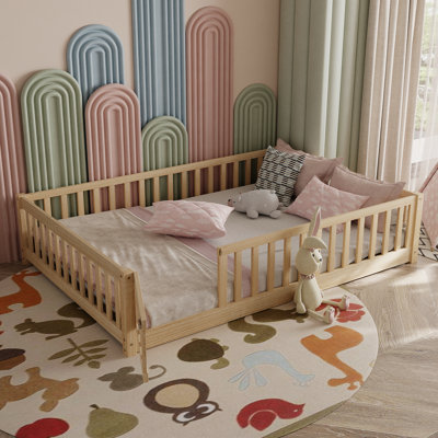 Lit plateforme avec clôture et porte pour enfants Finka
