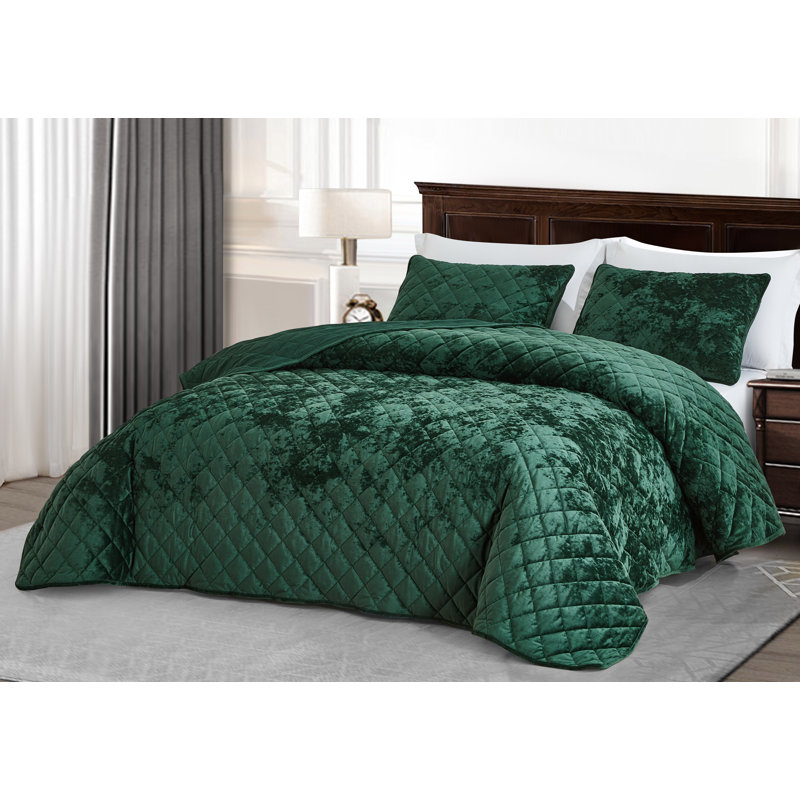 Diamond Stitch Reversible Plush Distressed Velvet Quilt Set, Queen Quilt + 2 Standard Shams, Forest Green