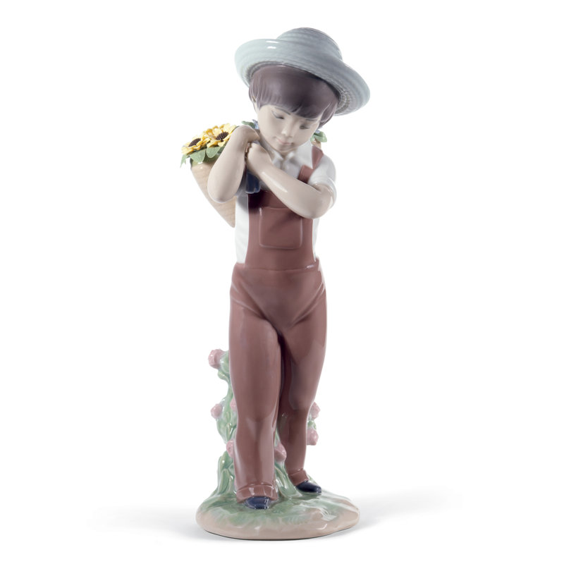 Figurine garçon rassemblant des fleurs