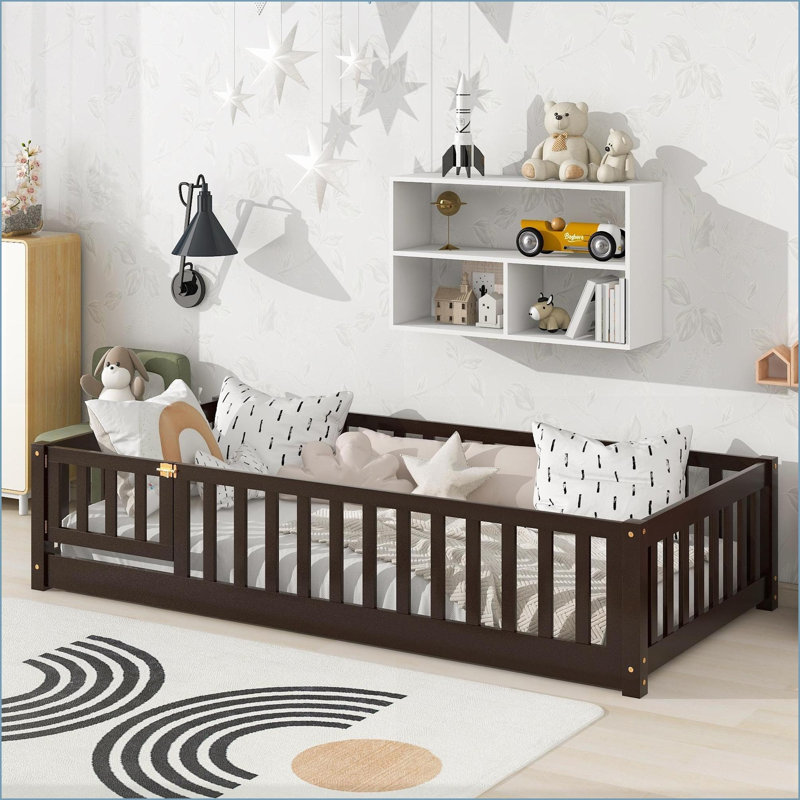 Lit plateforme simple en bois d'hévéa avec garde-corps et amp; Porte, aucun sommier nécessaire, espresso pour espaces compacts