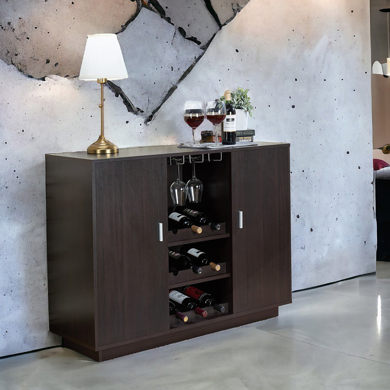 Armoire avec porte-bouteilles