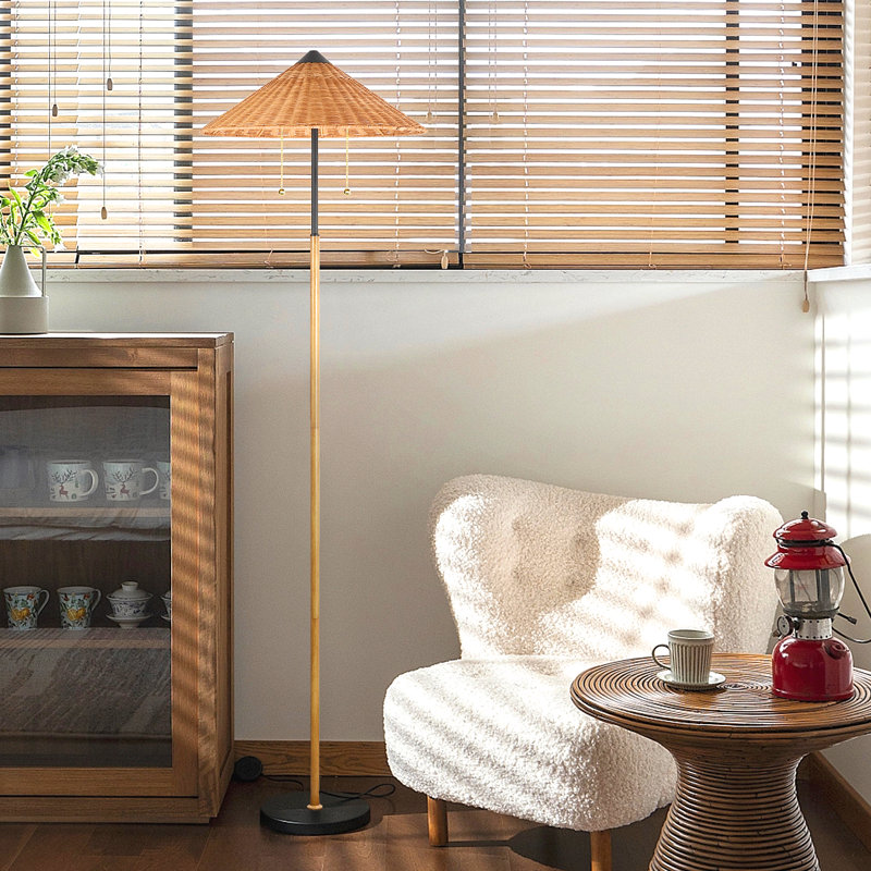 Lampe sur pied en rotin naturel 68 po Kisean, 2 lumières avec base en marbre