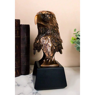 Figurine de tête d'aigle chauve majestueuse Jonesha