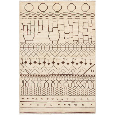 Tapis unique en laine noué à la main crème des années 2010 de 6 pi 2 po x 9 pi crème marocaine