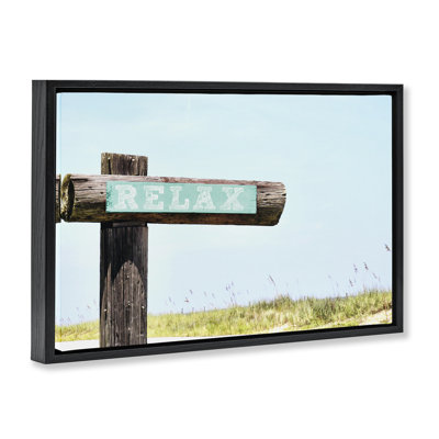 «Relax Sign on Beach», toile flottante encadrée par Gail Peck