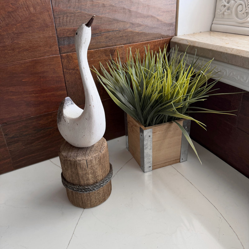 Cygne blanc côtier en bois, figurine de table avec socle en ficelle sur pilotis, hauteur 33,7 cm (13,25 pouces).