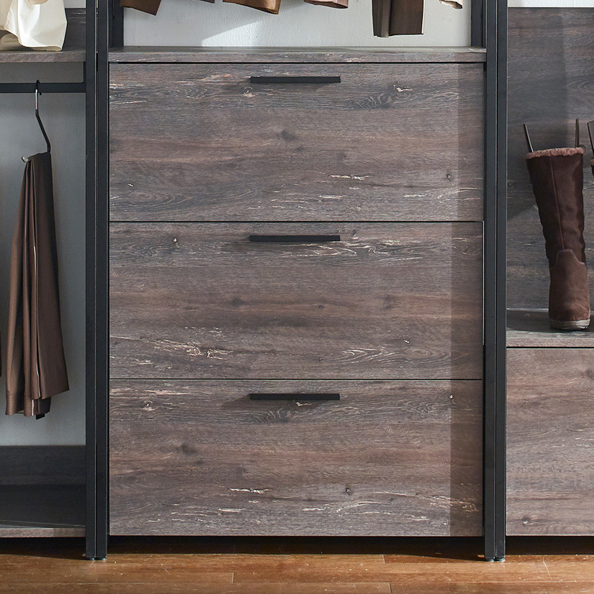 Hokku Designs E0 Graded Walk-In Closet With Scratch Resistance And ...