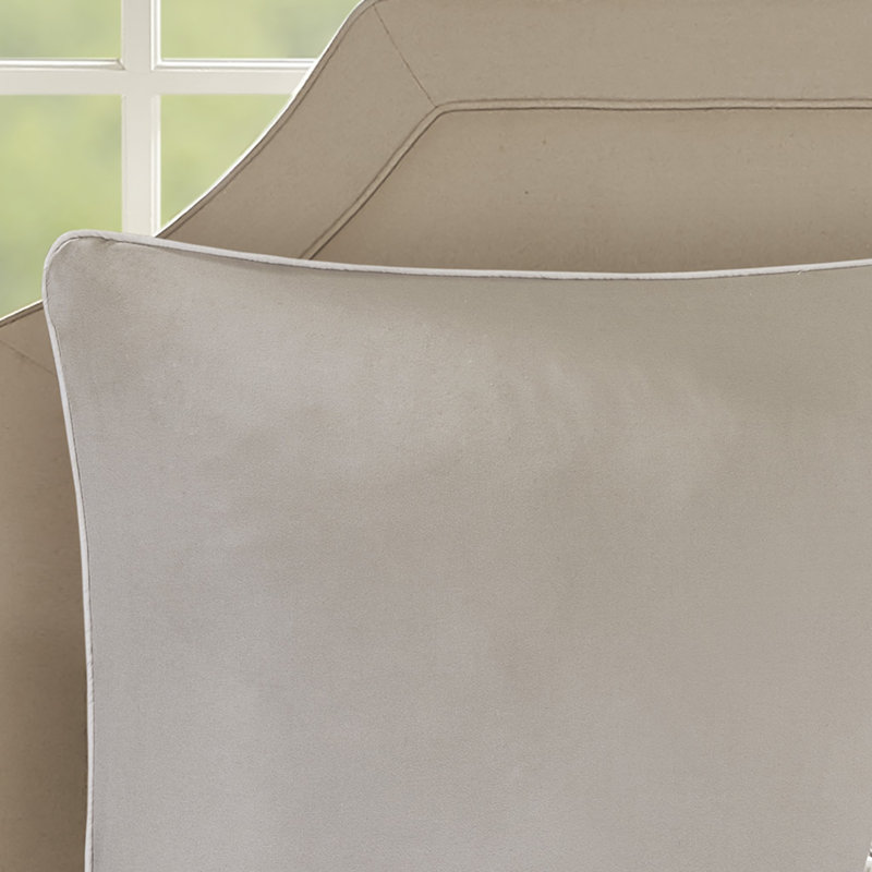 Ensemble d'édredon brodé 8 pièces Cal King Ramsey - Literie hypoallergénique