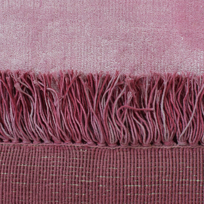 Tapis intérieur rose contemporain en soie et viscose tissé à la main
