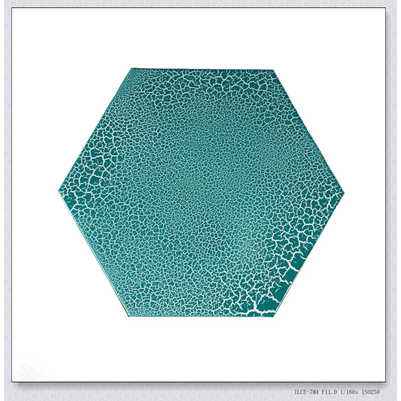 Ensemble de tables d'appoint élégantes pour l'extérieur avec un design durable et de multiples surfaces pour une fonctionnalité et un attrait esthétiques améliorés