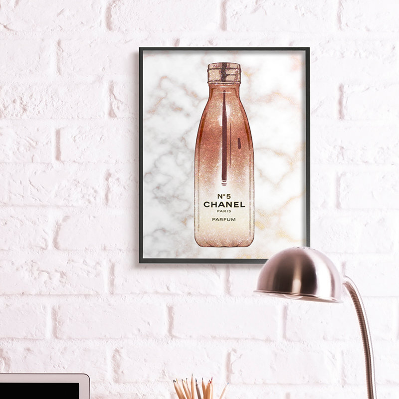 Bouteille d'eau sur marbre pour femmes, Cadre noir, H 14 po x l 11 po
