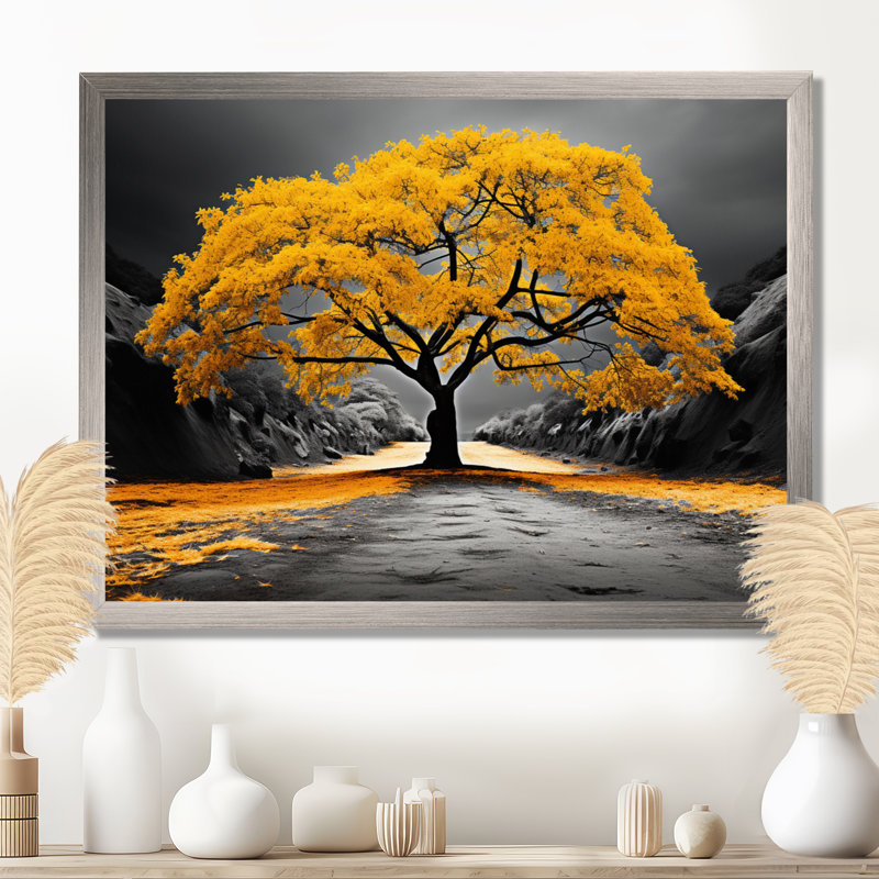 Harmonie de Mashanti, arbre jaune et gris - impressions encadrées de forêt, H 24 po x l 32 po x P 1 po, Cadre flottant doré
