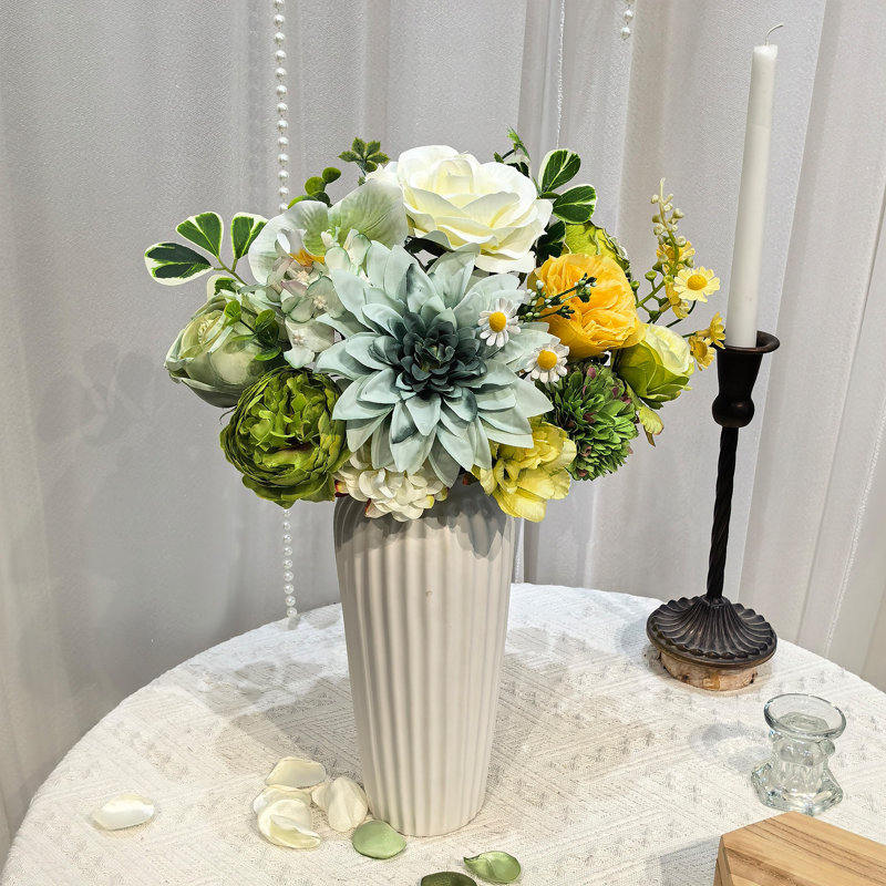 Paquet de 30 fausses fleurs élégantes en soie artificielle pour la maison, les mariages, les fêtes et les centres de table