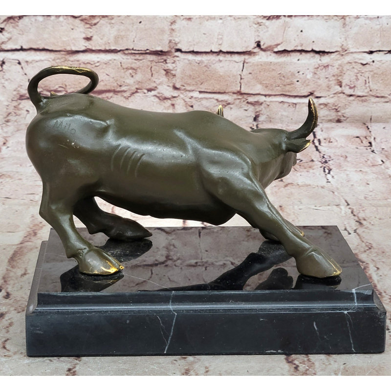 Sculpture de taureau en charge - art de Wall Street