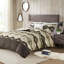 Très grand lit - Le textile crée une atmosphère de chambre à coucher confortable avec un coussin décoratif 100% utilisable toute l'année