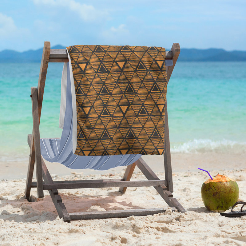 Serviette de plage classique à motif de triangles dessinés à la main, Pêche / noir