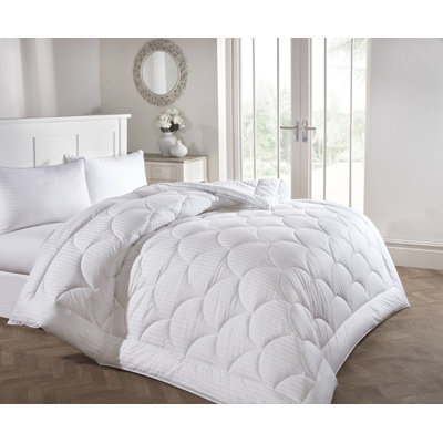 Light Warming Down Comforter