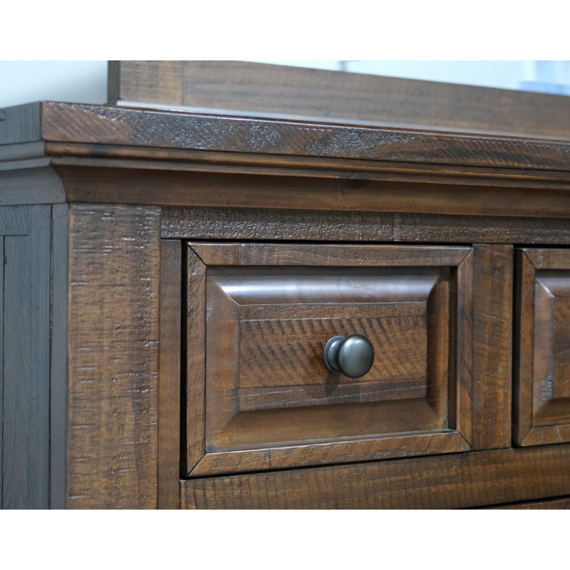Commode brune à 7 tiroirs