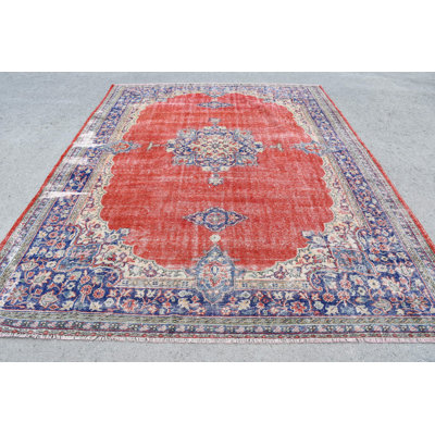 Exquis tapis turc pour la décoration intérieure de style bohémien et rouge vif - parfait pour ajouter une élégance rétro à vos espaces de vie