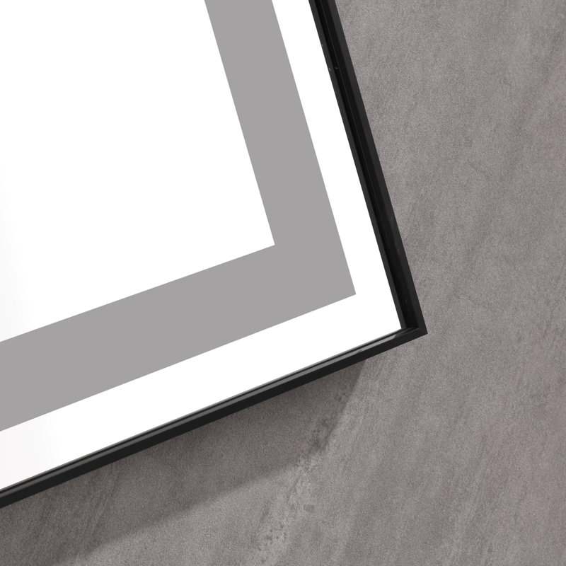 Le miroir à DEL de 96 po x 36 po est multifonctionnel et chaque fonction est contrôlée par un bouton tactile intelligent.