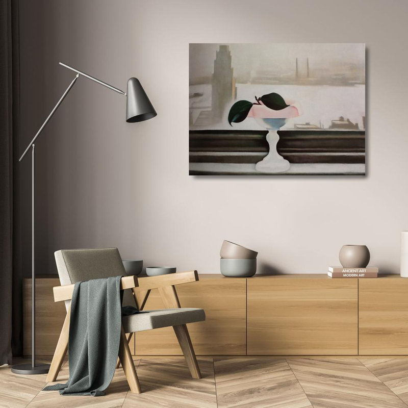 Plat rose et feuilles vertes