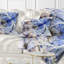Coussin décoratif symétrique or et bleu fractal