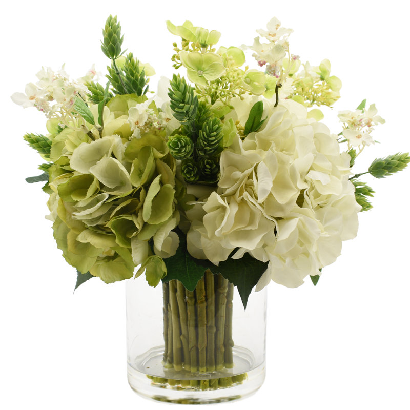 Arrangement floral hortensia dans un vase