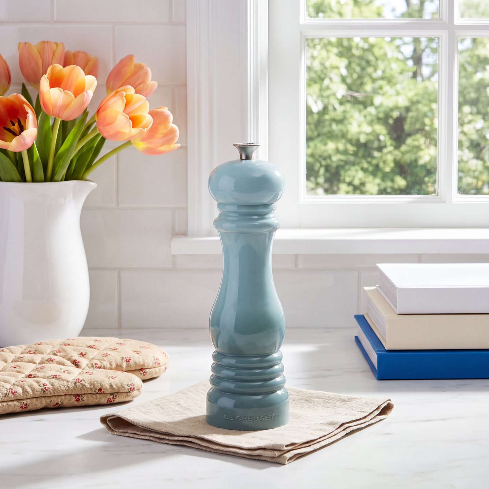 Le Creuset Classic 8" Pepper Mill, Sea Salt