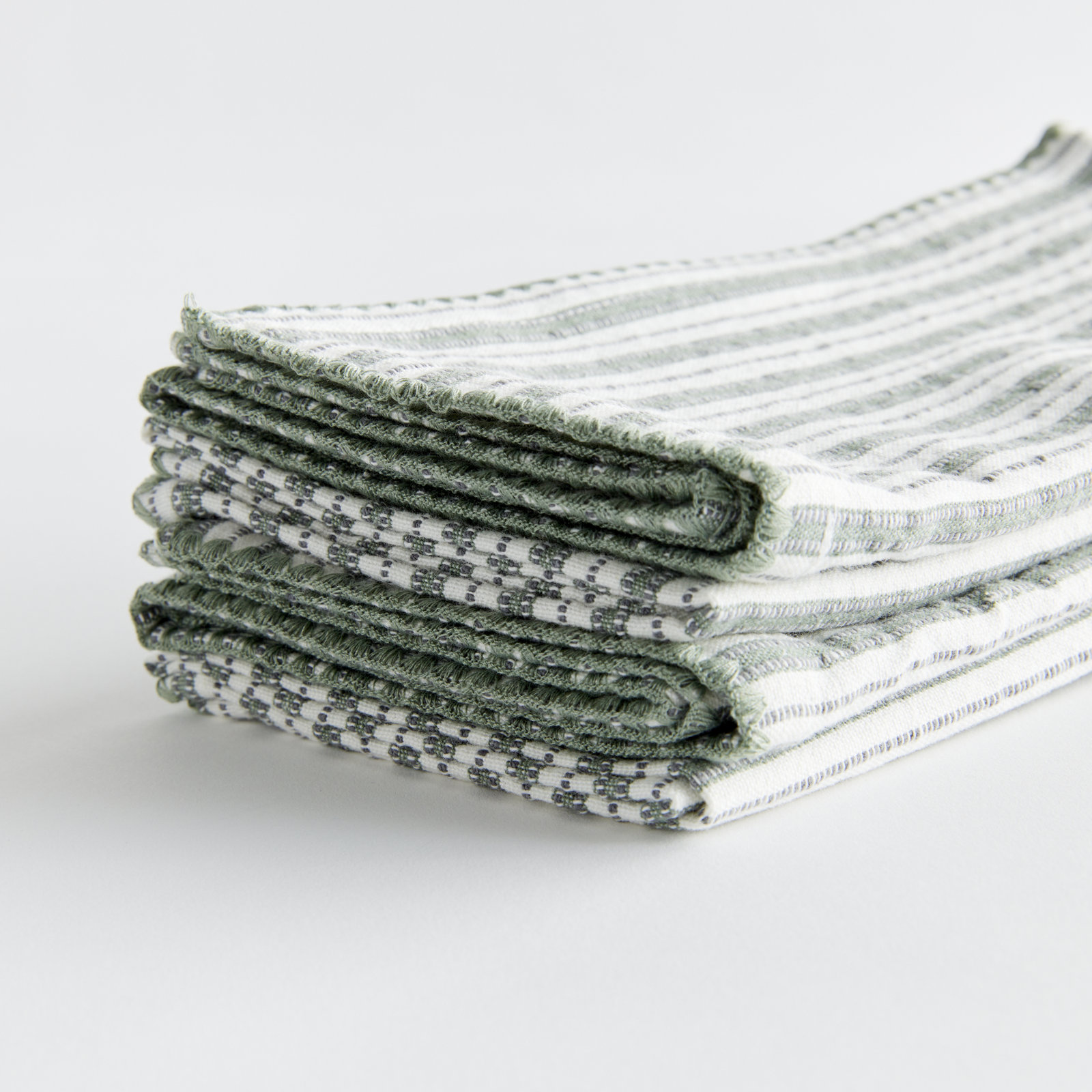 Olenna Feuille Cotton Dinner Napkins in Verdant Green, Looped Border, Striped