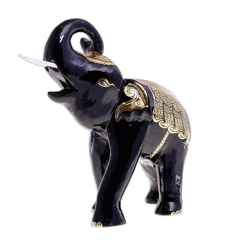 Sculpture éléphant avec accents dorés