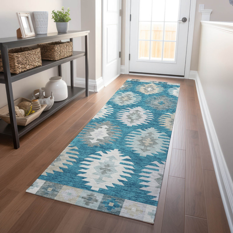 Tapis intérieur / extérieur en polyester tissé à la machine Chayden, Tapis de couloir 2 pi 3 po x 7 pi 6 po