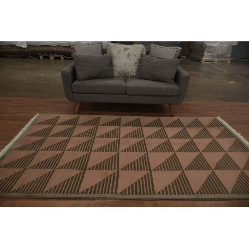 Tapis népalais moderne moderne brun et rose à motifs triangulaires 5 x 8