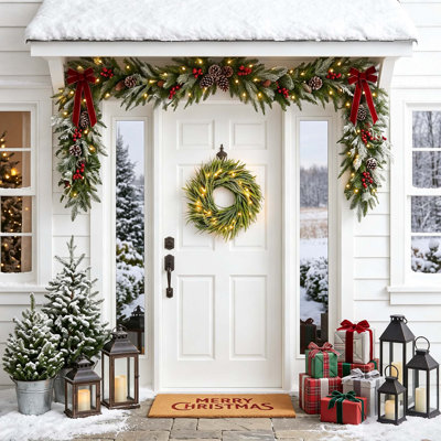 Couronne de Noël verte pré-illuminée de 61 cm (24 pouces) avec 20 lumières DEL pour portes, murs et fenêtres