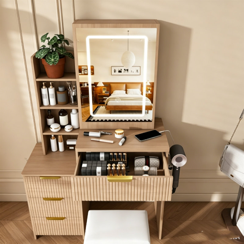 Bureau de meuble-lavabo moderne en noyer avec 3 modes d'éclairage DEL et luminosité réglable, 4 tiroirs et tablettes de rangement ouvertes, support pour sèche-cheveux et prise de courant, fauteuil inclus