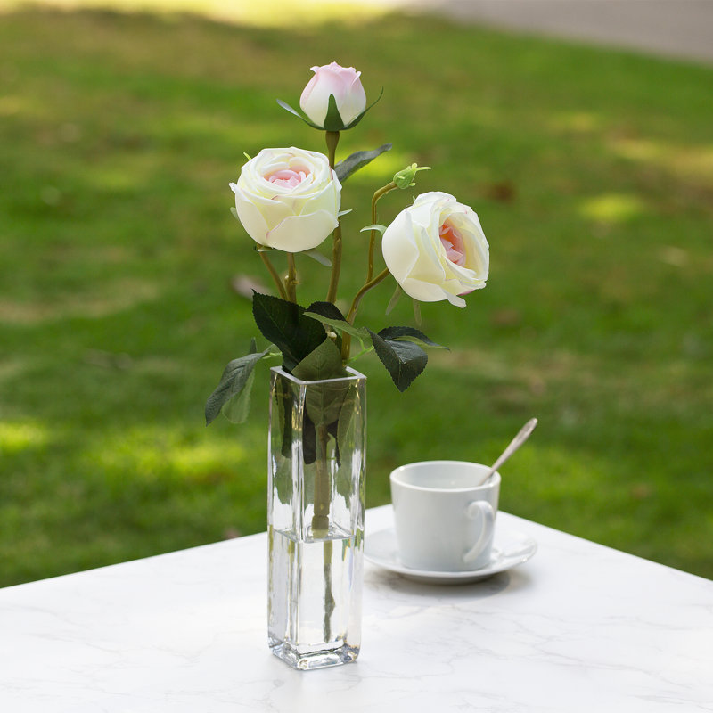 Arrangement floral de roses dans un vase, Champagne