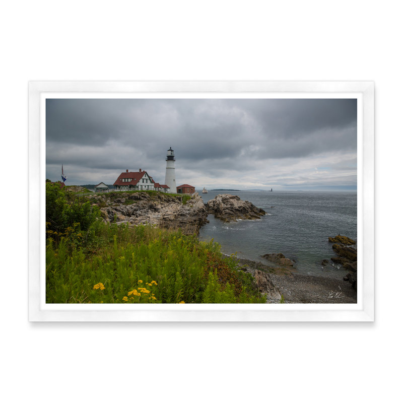 «Rocky Shore and Lighthouse» par Tim Klein - reproduction de photo sur papier encadrée, Blanc, H 29 po x l 42 po x P 1,5 po