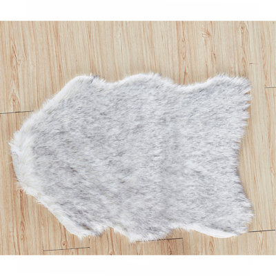 Hand Tufted Faux Fur Sheepskin Area Rug