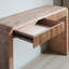 Console rustique en bois avec tiroir - Design minimaliste, texture nervurée et finition naturelle pour une décoration intérieure élégante