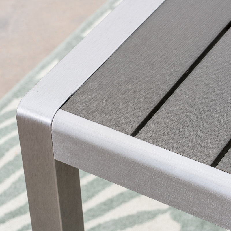 Table de salle à manger d'extérieur avec cadre en aluminium et bordure en faux bois gris