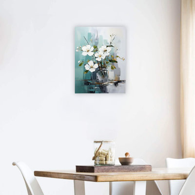 Motif floral blanc dans un vase transparent sur toile bleue 24 x 18 po