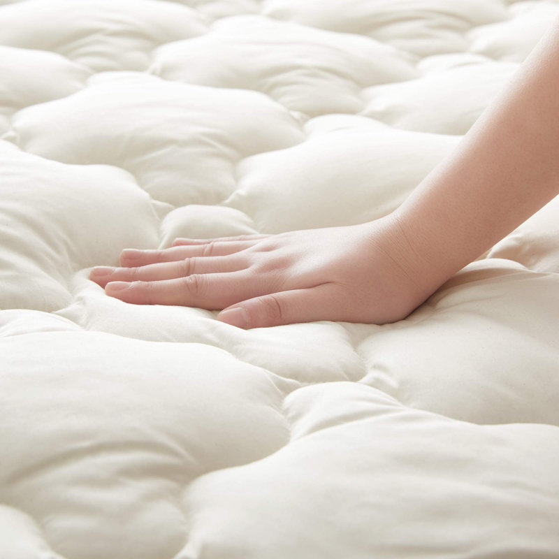 Protège-matelas en duvet synthétique Clover, Double, Beige
