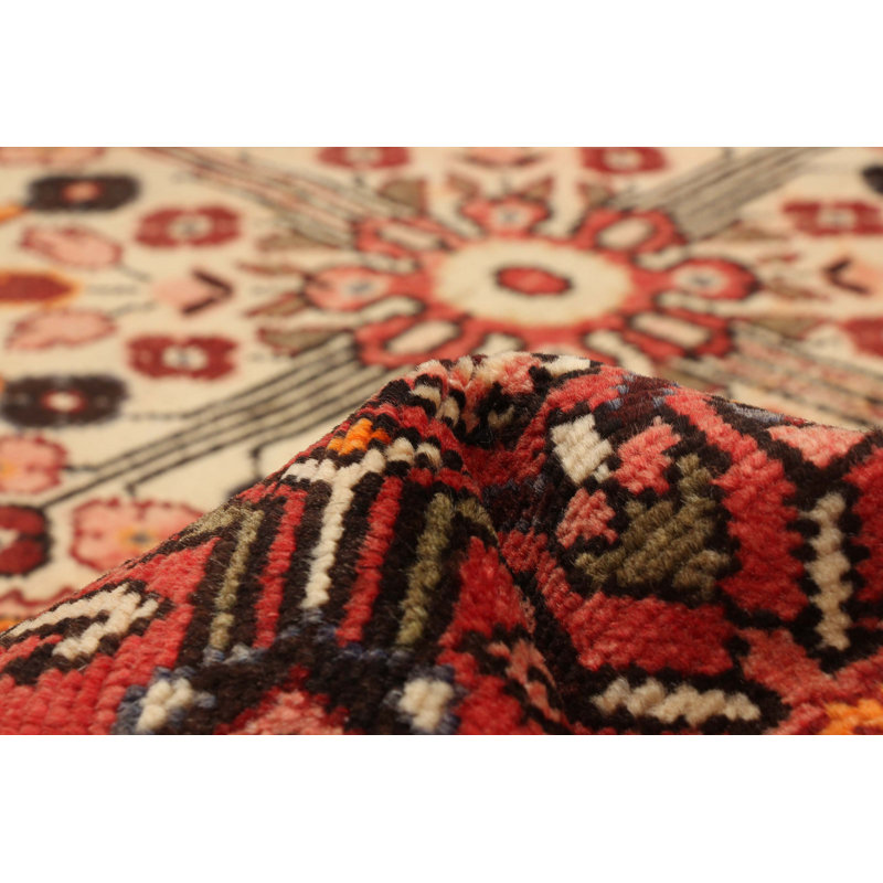 Tapis rouge Andelz 8 pi 8 po x 4 pi 11 po