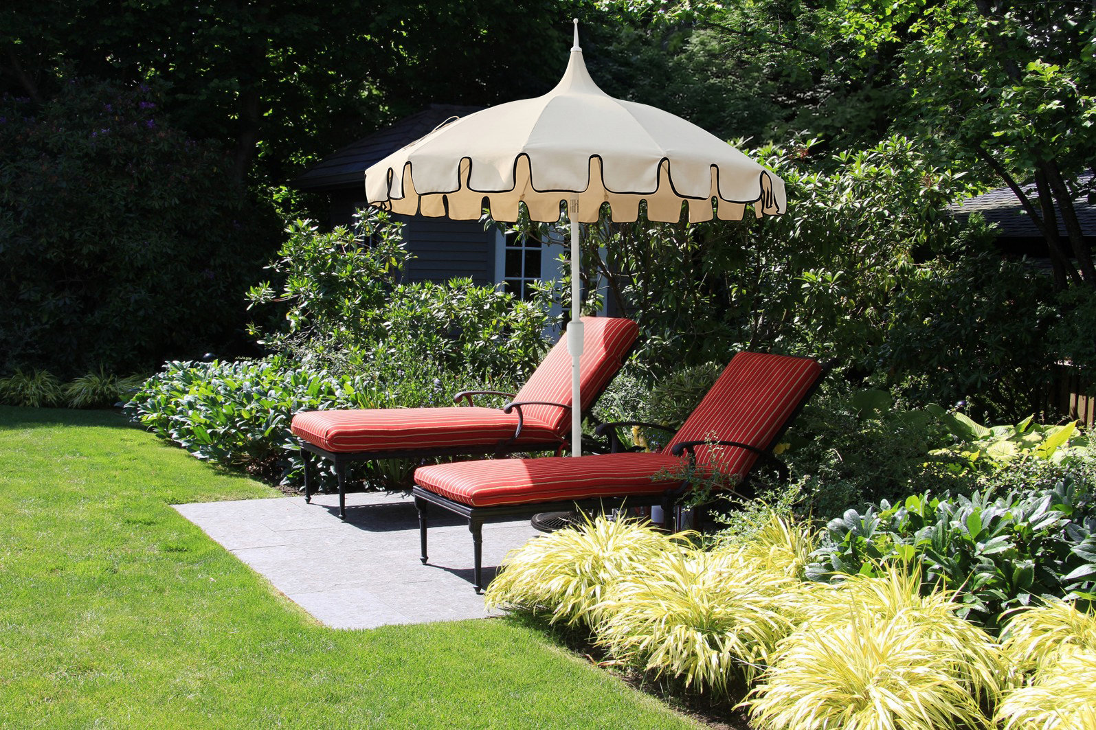 Lillie 7.5' Market Umbrella, Cream/White/Black