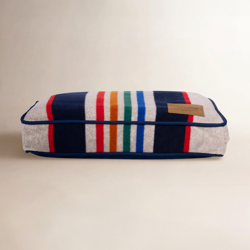 Pendleton National Park Pet Napper, X-Small (18" W x 12" D x 3.5" H), Yellowstone