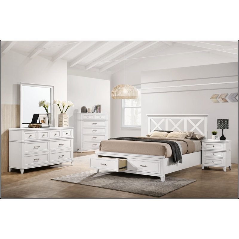 Élégant miroir carré blanc avec verre biseauté et cadre en peuplier durable, pour rehausser l'esthétique et la fonctionnalité de n'importe quelle pièce.