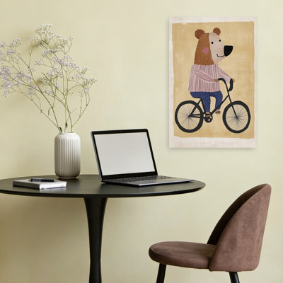 «Happy Bear Cycling Playful Whimsical Contemporary», reproduction d'art murale