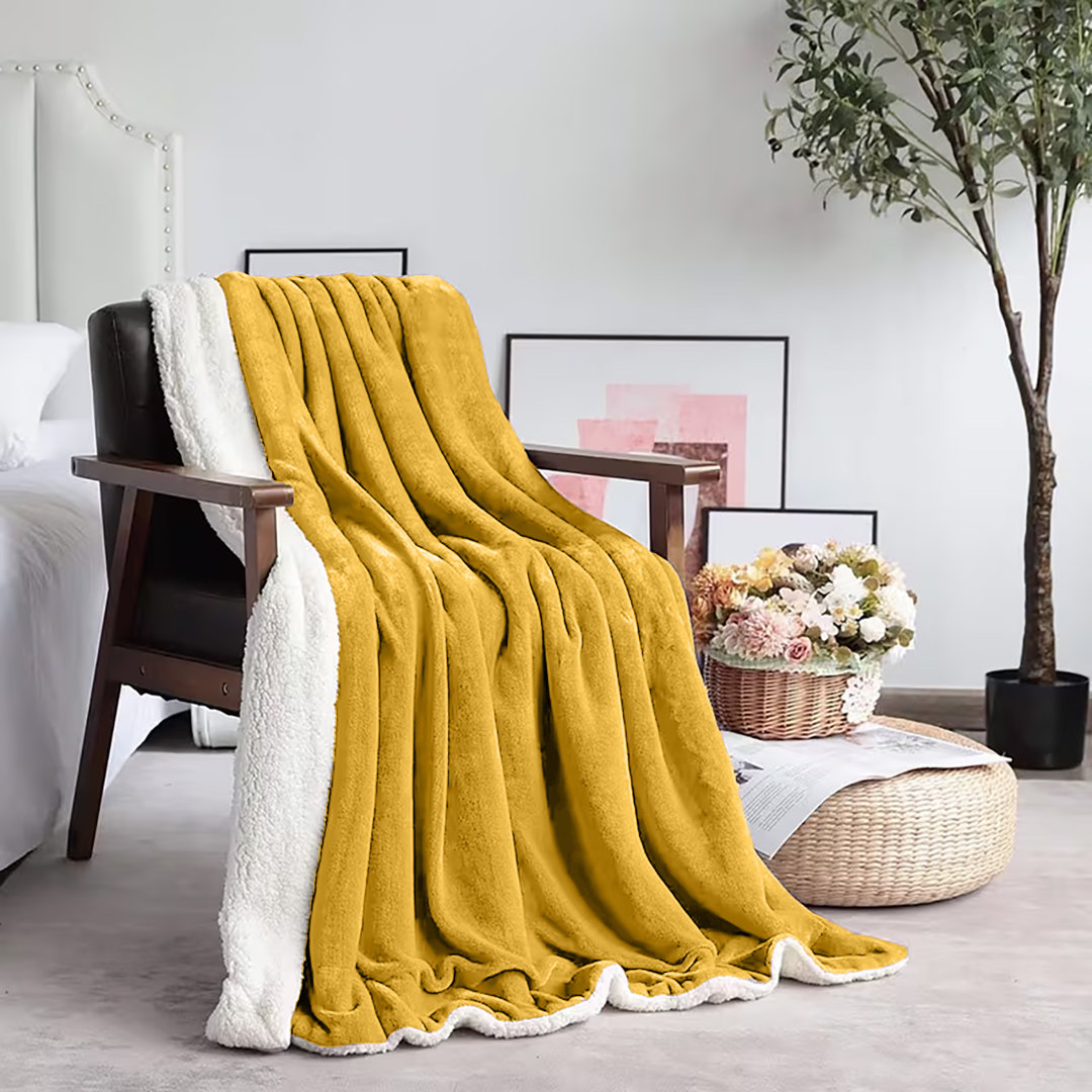 Super Soft Sherpa Fleece Blanket – Reversible Cozy Throw, 240 GSM