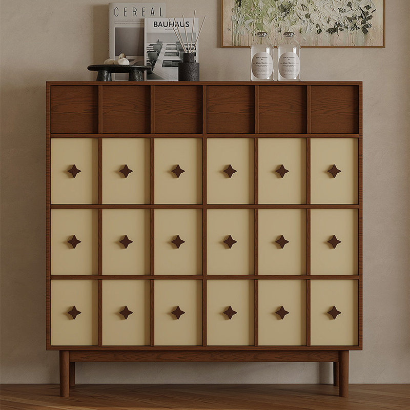 Commode d'appoint moderne et antique